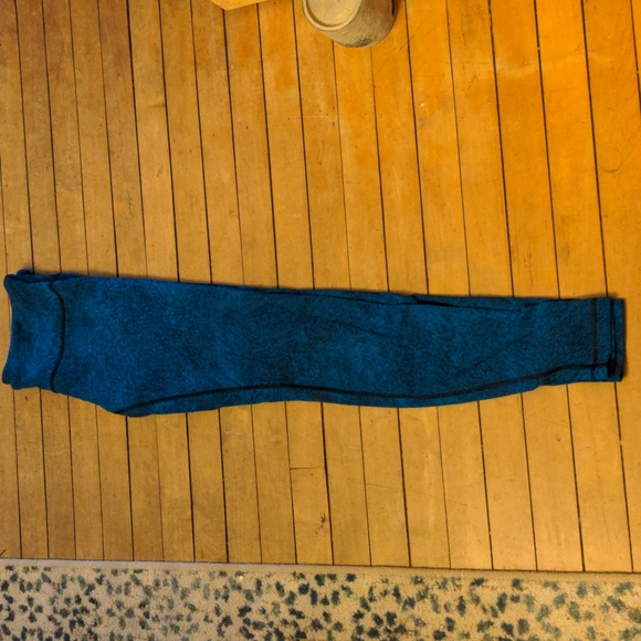 Lululemon leggings. Blue space dye print. Size 10 euc - Picture 3 of 5
